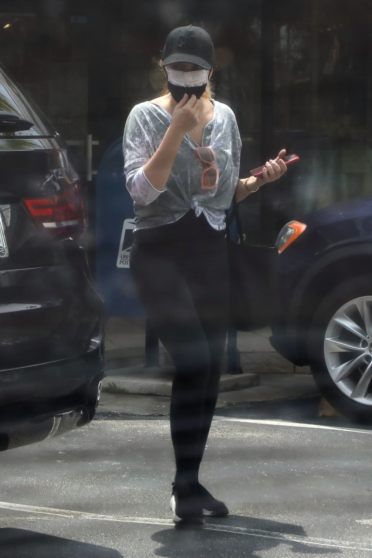 La actriz permaneció en aislamiento con sus hijas (Sofía, Fernanda y Regina). Realizaron diferentes actividades, 
<a href="https://www.univision.com/famosos/la-gaviota-somete-a-sus-3-hijas-al-reto-de-la-harina-y-sale-a-la-luz-que-sofia-castro-muere-por-casarse-video" target="_blank">como el reto de la harina,</a> que consistía en preguntarles acerca de su personalidad. La respuesta era un 'harinazo'.