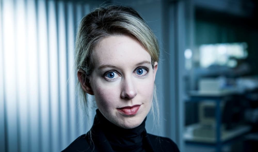 Elizabeth Holmes, la millonaria que inspiró a la serie 'The Dropout'