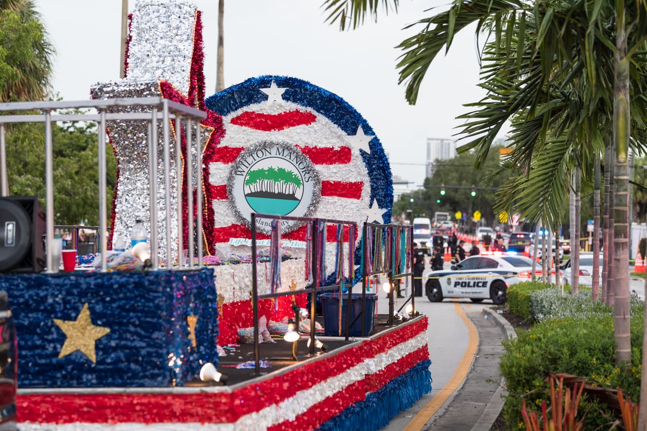 El hecho ocurrió a las 7:00 pm de este sábado 19 de junio al comienzo del desfile.