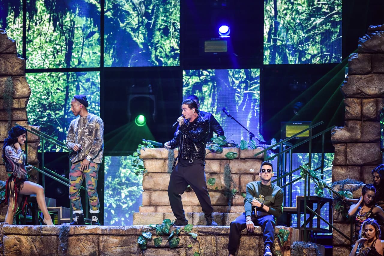 El colombiano interpretó la canción 'Safari'.