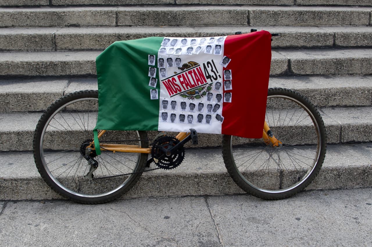 Padres de las 43 de Ayotzinapa retiran plantón