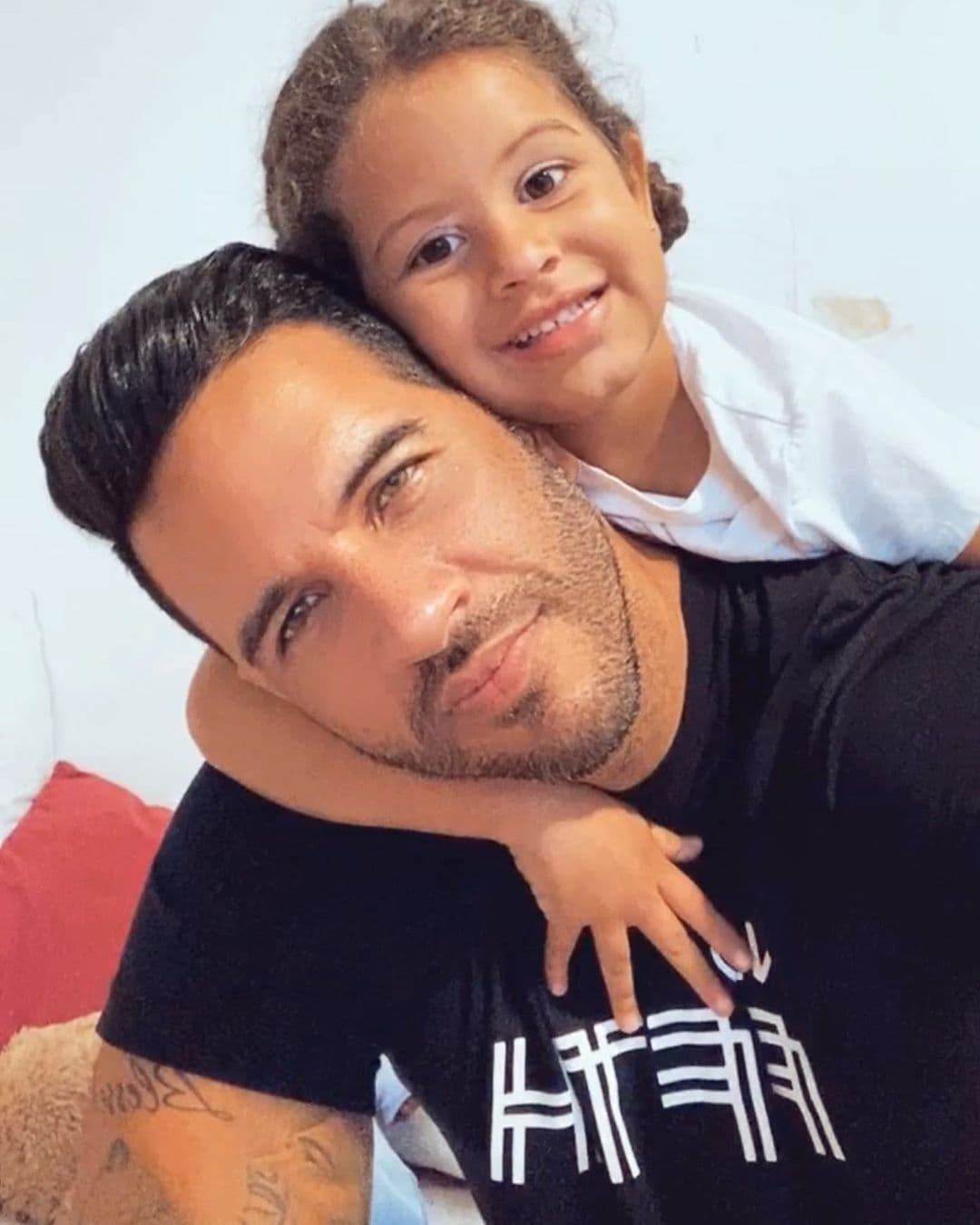 Yisus ha demostrado ser un excelente padre y en redes sociales nos deja ver lo bien que se lleva con su hija mayor.