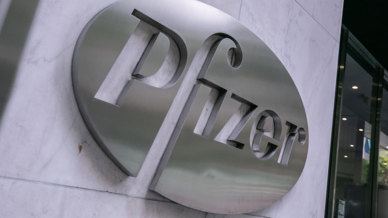 Puede "evitar muertes y hospitalizaciones”: experto sobre píldora de Pfizer para tratar el coronavirus