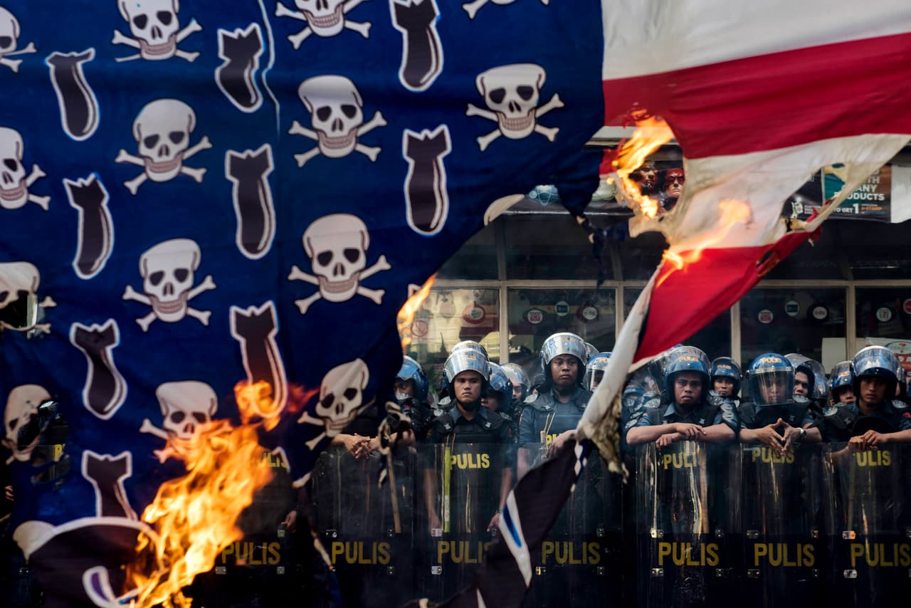 El presidente Trump y el presidente de Filipinas,
<a href="http://www.univision.com/temas/rodrigo-duterte"><b>Rodrigo Duterte</b></a>, se reunirán este lunes y participarán en la cumbre de dos días de la Asociación de Naciones del Sudeste Asiático (ASEAN), que integran Birmania (Myanmar), Brunei, Camboya, Filipinas, Indonesia, Laos, Malasia, Singapur, Tailandia y Vietnam.
<br>