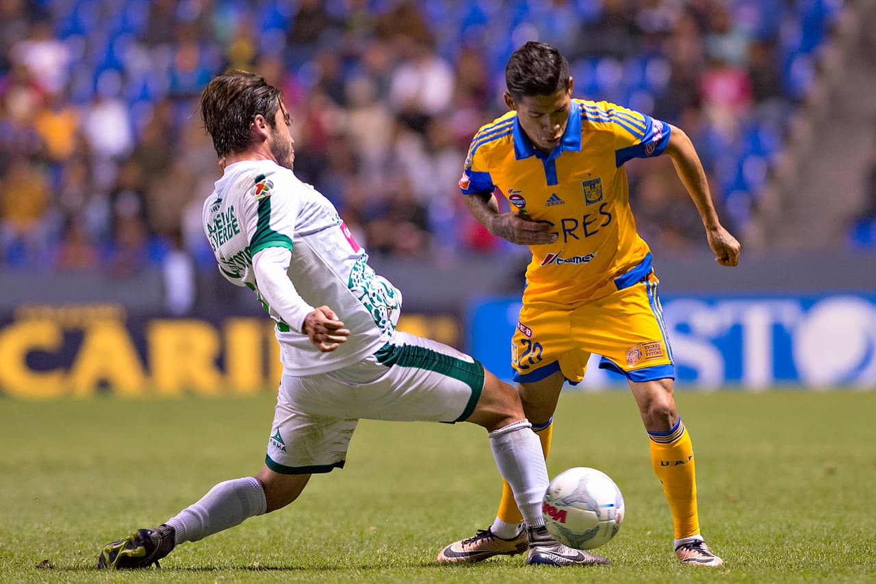 Javier Aquino es duda para el Tri