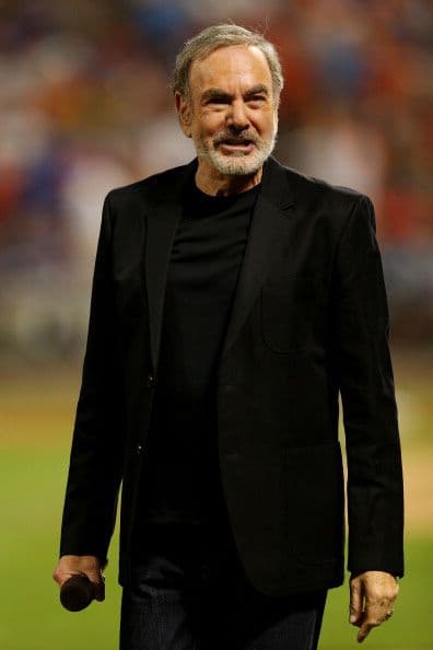 Al separarse de Marcia Murphey, el músico Neil Diamond protagonizó otra de las separaciones más costosas de las celebridades, con un costo de 150 millones de dólares