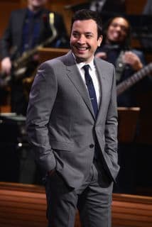 El presentador estadounidense Jimmy Fallon mostró una gran sonrisa al lado de su hermana Gloria, con quien posó en una tierna foto.