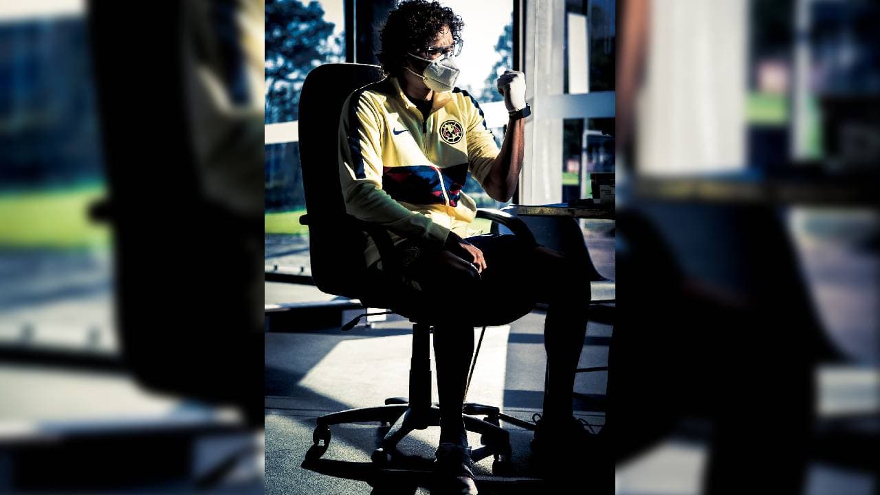 Guillermo Ochoa y Leonardo Suárez, entre otros jugadores de la plantilla americanista, se presentaron en ‘el nido de Coapa’ para someterse a pruebas médicas que descarten la probabilidad de ser portadores de COVID-19.