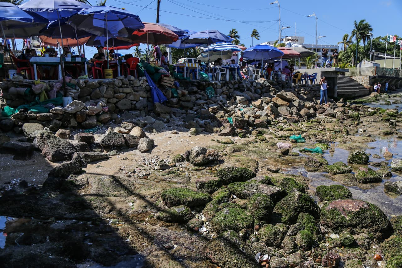 El mar se desplazó varios metros de la playas de Acapulco, sur del Pacífico mexicano, debido un sistema anticiclónico por lo menos dos veces en las últimas 24 horas, según informó la oficina de Protección Civil del estado mexicano de Guerrero.