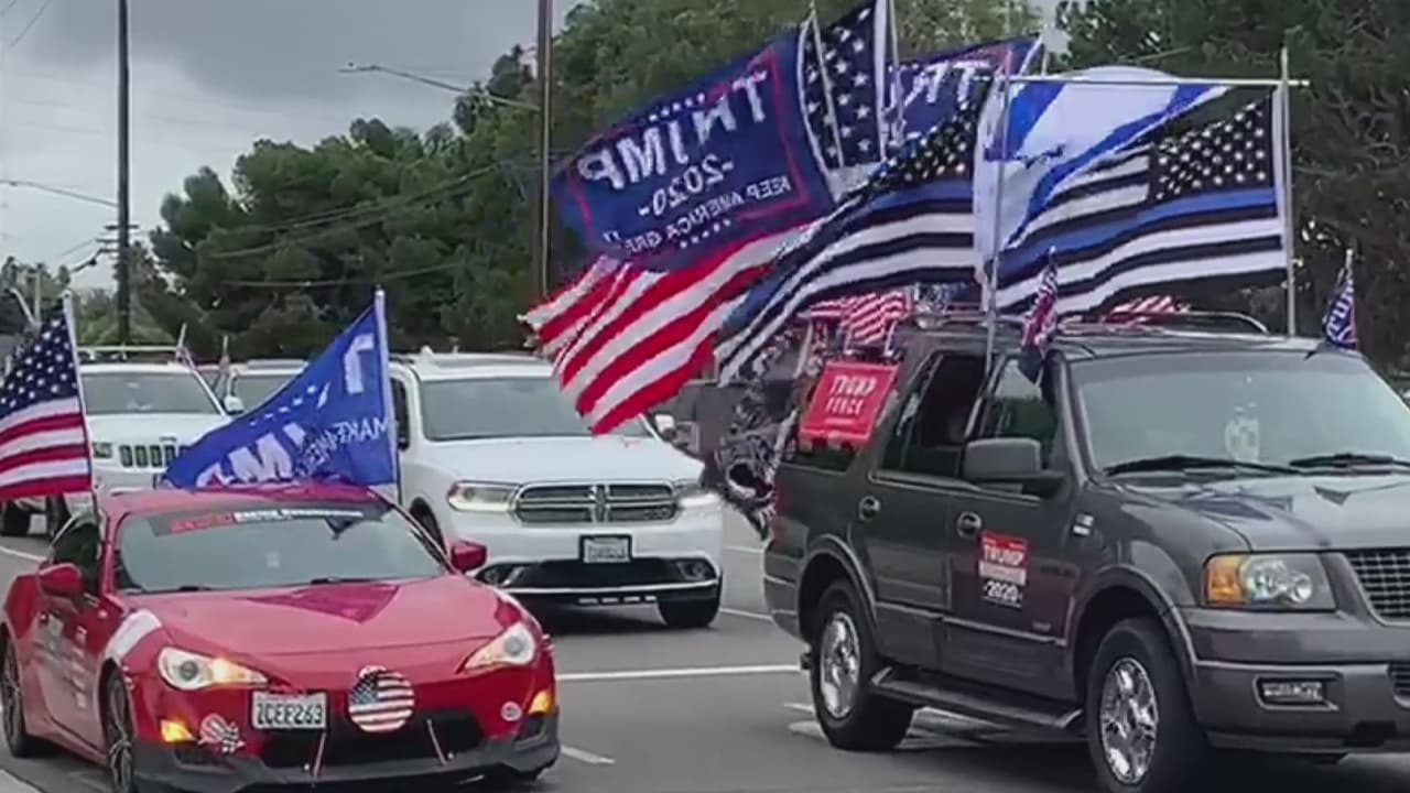 Las contiendas presidenciales han sido muy activas en Los Ángeles, un condado tradicionalmente demócrata, sin embargo, continuas caravanas republicanas han sido documentadas este año. Unas escenas no muy comunes en elecciones pasadas.