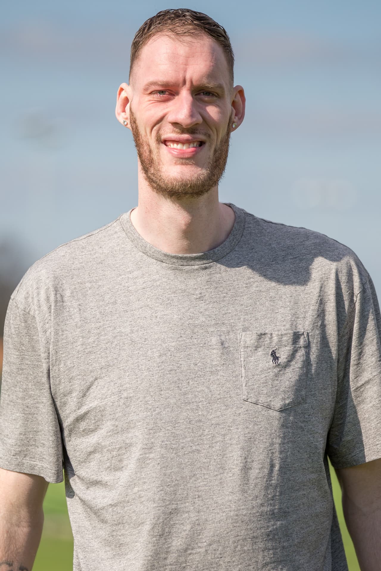 Este gigante calza del número 19.