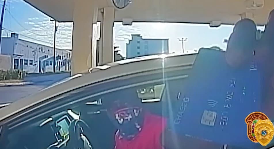Buscan a hombre que secuestró a una mujer con un cuchillo en Miami-Dade y la llevó amarrada a sacar dinero de su banco