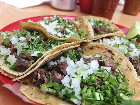 Las entradas para Early Bird y General Admission incluyen cuatro tacos y acceso a cervezas, tequila y margaritas.