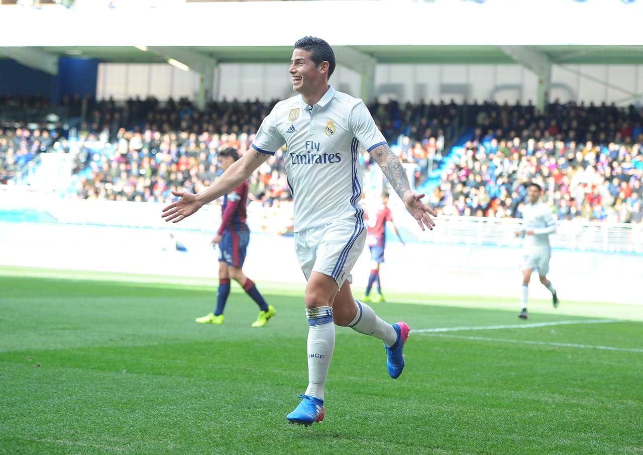 Actualmente la plantilla del Real Madrid cuenta con grandes jugadores que han sido comprados como Toni Kroos, Luka Modric y James Rodríguez.