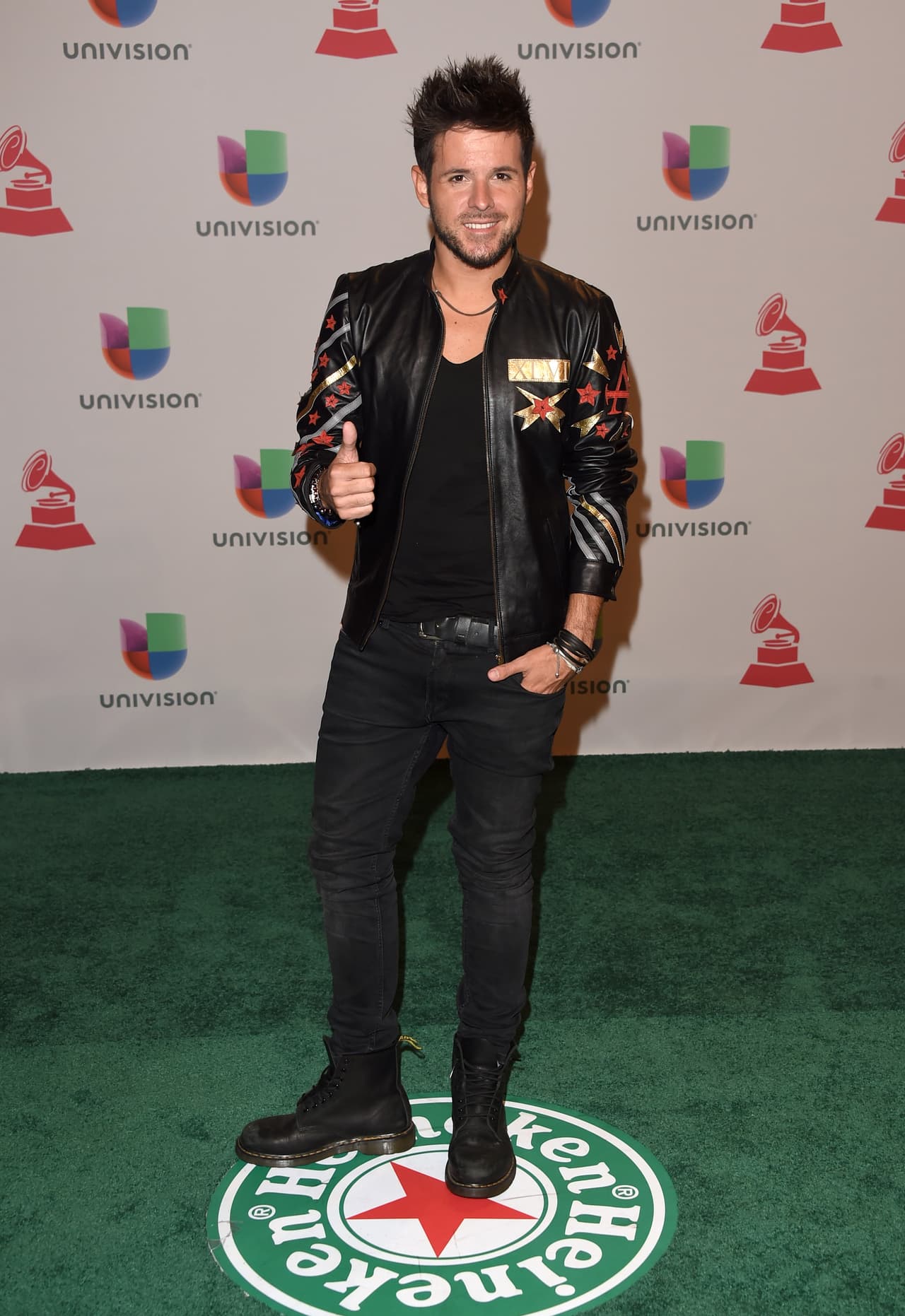 Pablo López y su estilo único de interpretación, se unen al elenco.