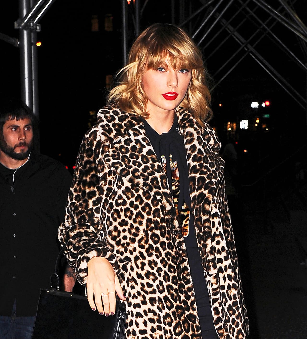 Sin querer las divas lucieron un abrigo muy parecido con estampado 'animal print'.