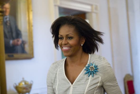 La primera dama siempre se ocupa de la salud, disciplina y éxito de sus hijas, antes que de la política, aunque en ambas tareas se saca un 10. Ha demostrado que además de ser una profesionista exitosa, madre dedicada y luchadora incansable, es una icono de moda y 'glamour'. Sin duda, ella es ejemplo y motivación para muchas madres que deben ser líderes, fuera y dentro de casa.