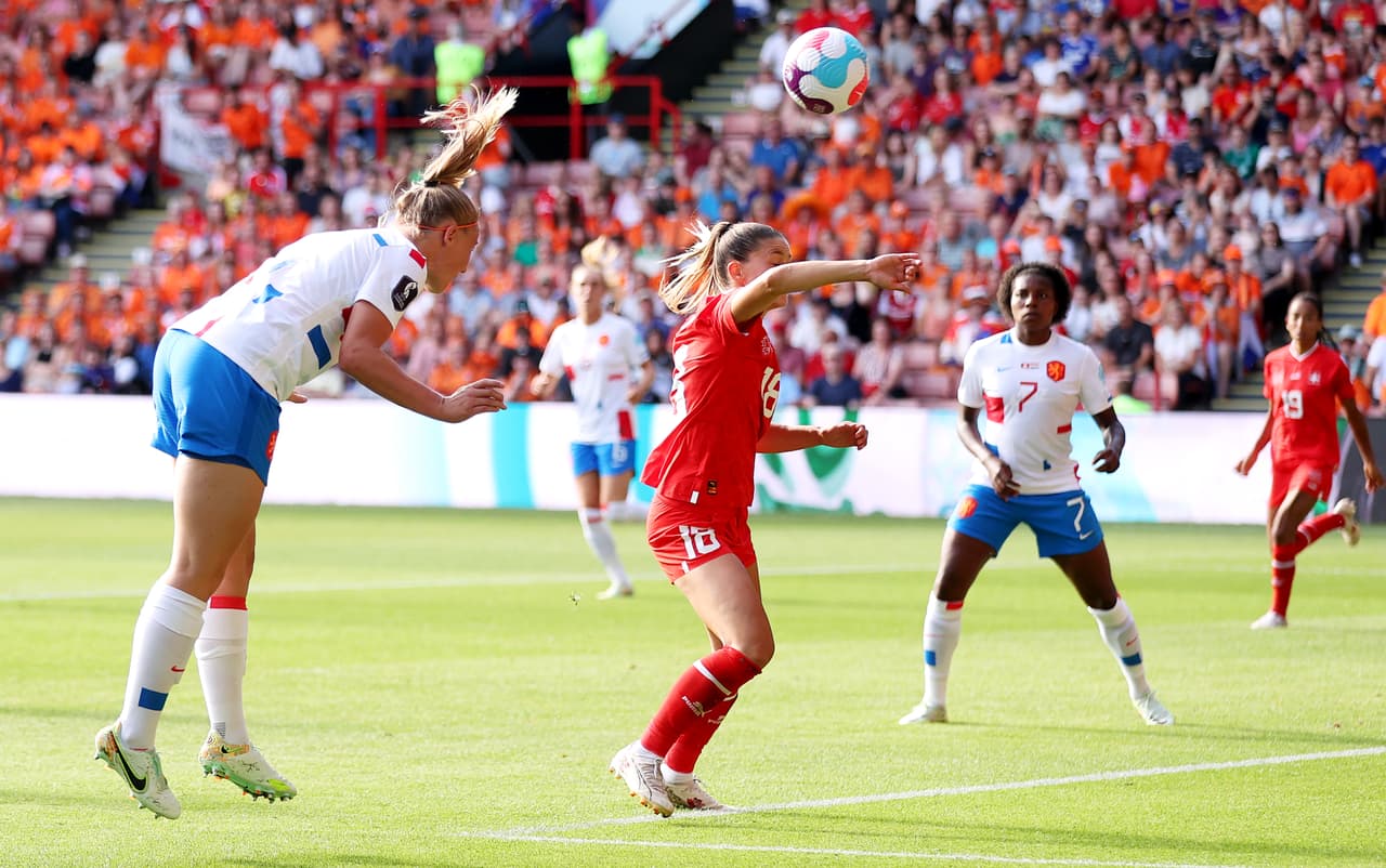 Holanda goleó 1-4 a Suiza en la Jornada 3 con doblete de Romee Leuchter, gol de Victoria Pelova y autogol de Ana-Maria Crnogorcevic.