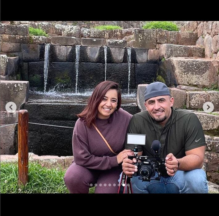 "Sí le digo a la gente que critica a mi esposa: 
<b>mi esposa es suficientemente mujer</b> y dama para jamás en la vida haberse metido a las redes sociales a criticar a alguien", expresó contundente. 
<br>