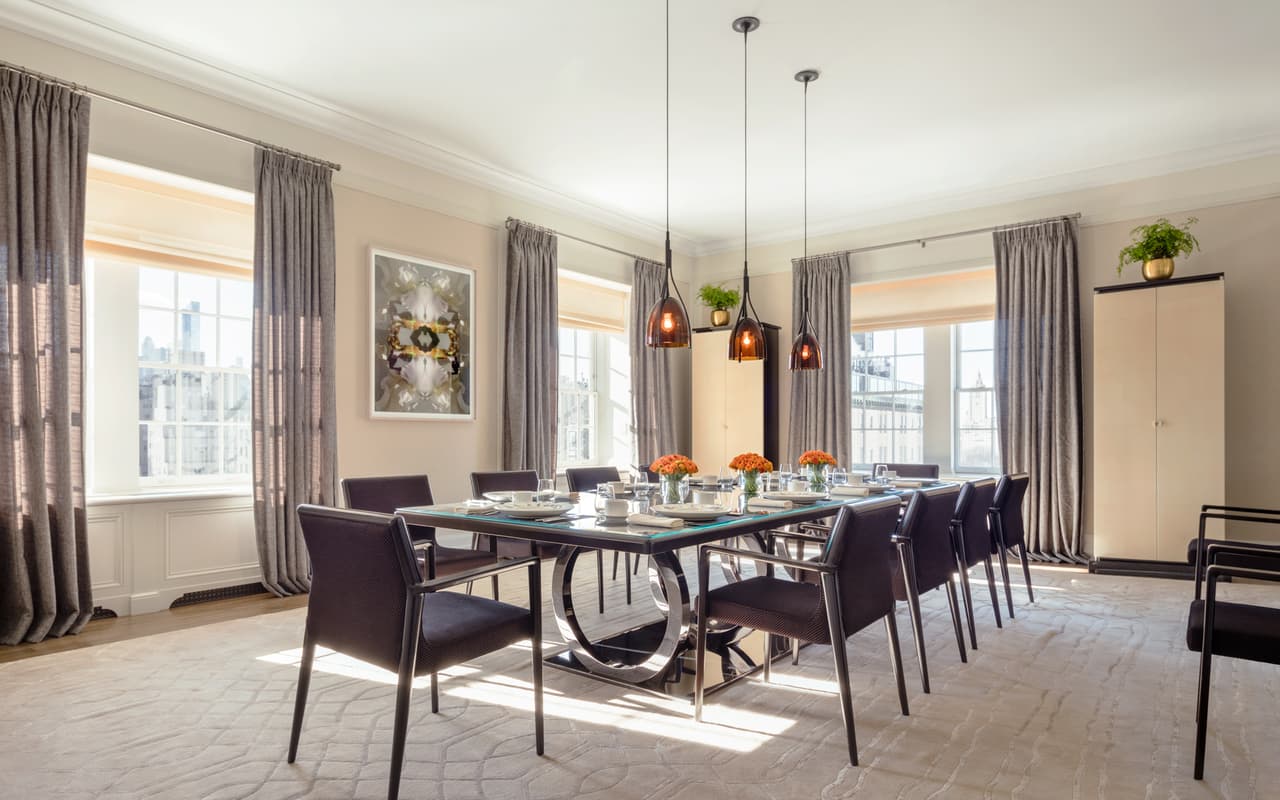 El penthouse del hotel The Mark tiene un costo de 75,000 dólares por noche, lo que la convierte en la suite más cara de EEUU.
<br>