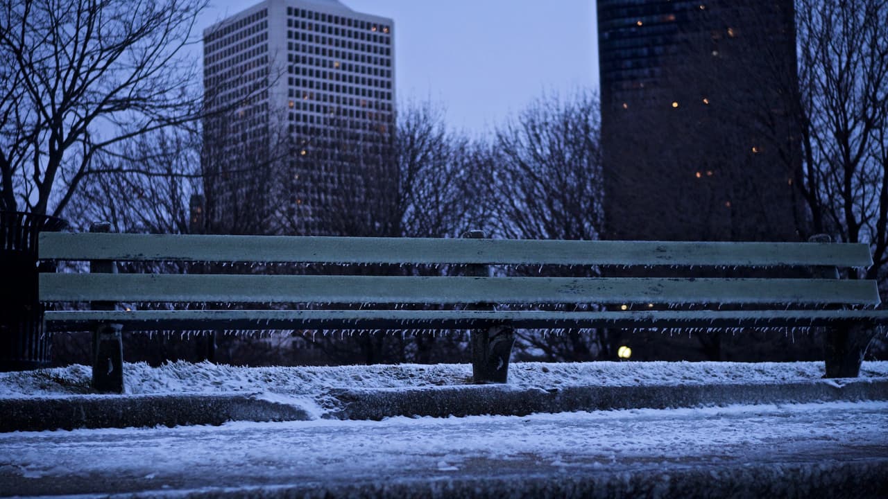 Bancas quedaron congeladas por la mezcla invernal.