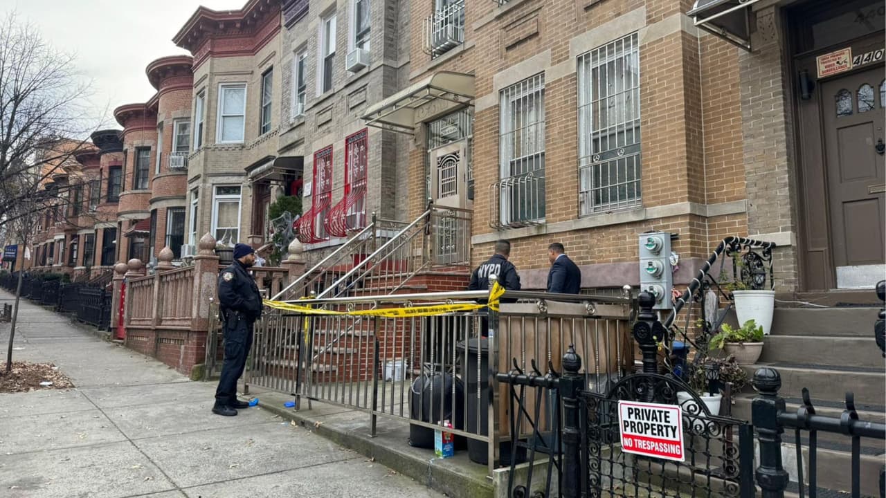 Mujer de 25 años muere tras ser apuñalada en Brooklyn; hay un sujeto en custodia