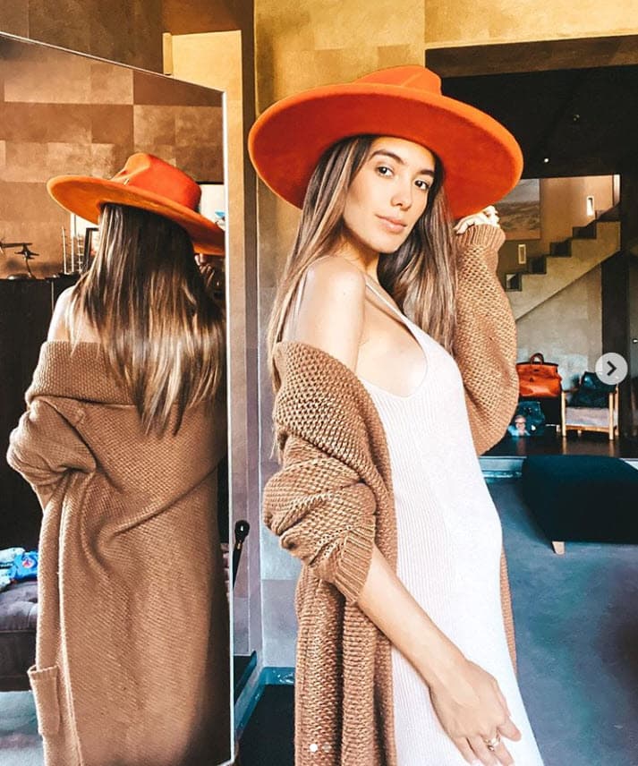 "Tenemos que ser responsables con esto", pidió, "viniendo de un pasado en el modelaje sé de primera mano cómo la gente 'espera' que luzcas". 
<br>