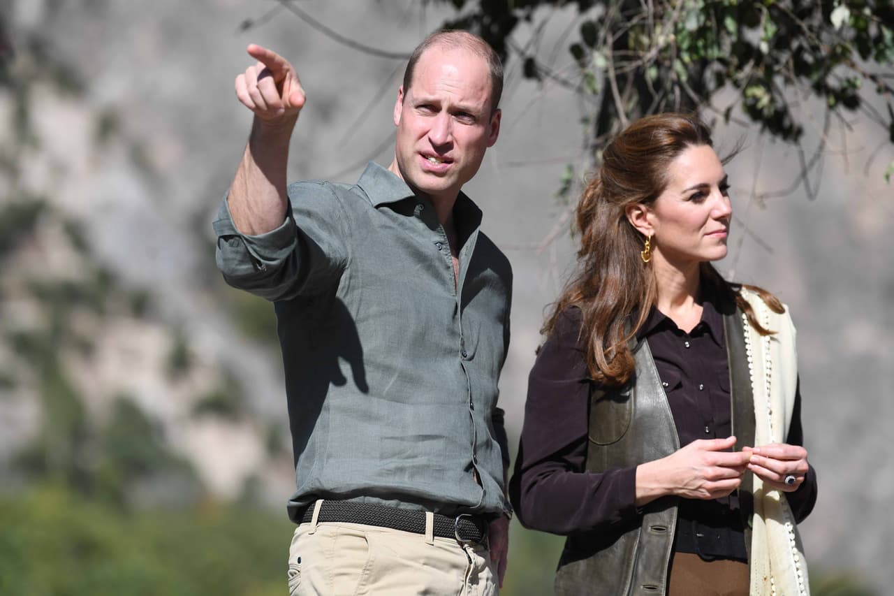 Los duques de Cambridge continúan con su visita oficial 
<b><a href="https://www.univision.com/famosos/la-princesa-charlotte-no-le-teme-a-la-comida-picante-contrario-a-su-papa-y-sus-hermanos-fotos" target="_blank">de cinco días en Pakistán</a>, </b>la cual inició el lunes pasado
<b>.</b>
<br>