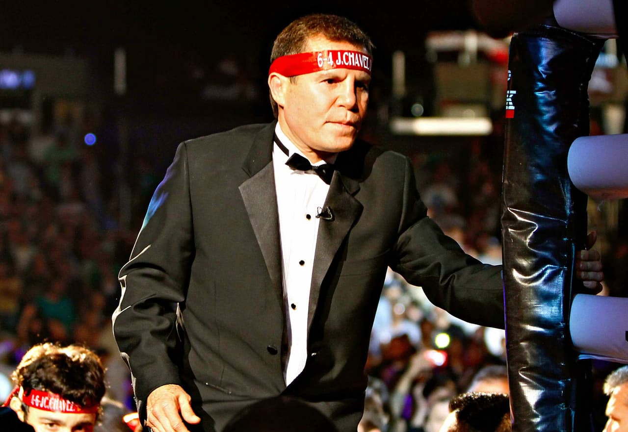 Julio César Chávez defiende al ‘Canelo’ por buscar un nuevo título mundial ante Fielding