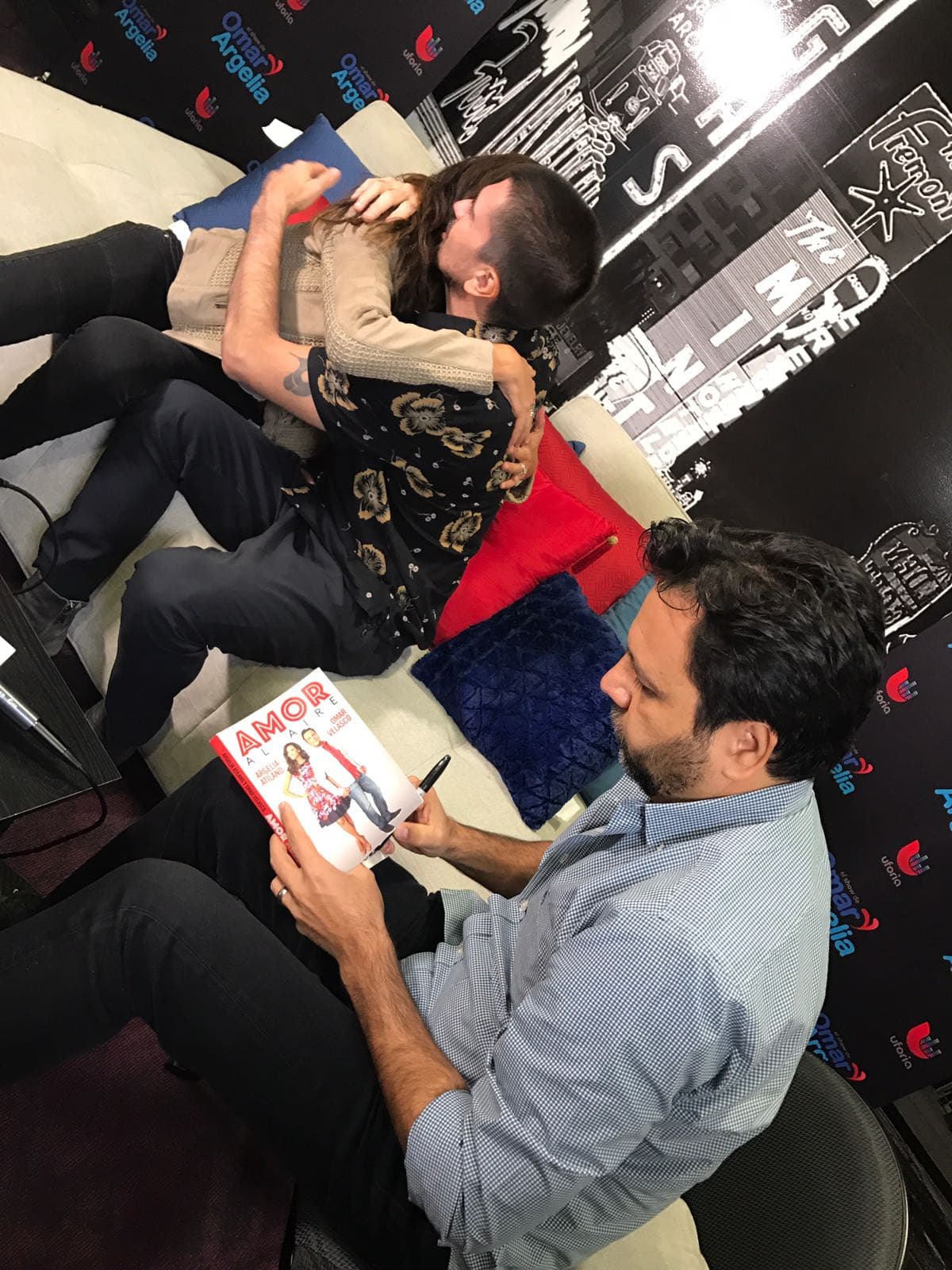 Juanes saludó afectuosamente a Argy.