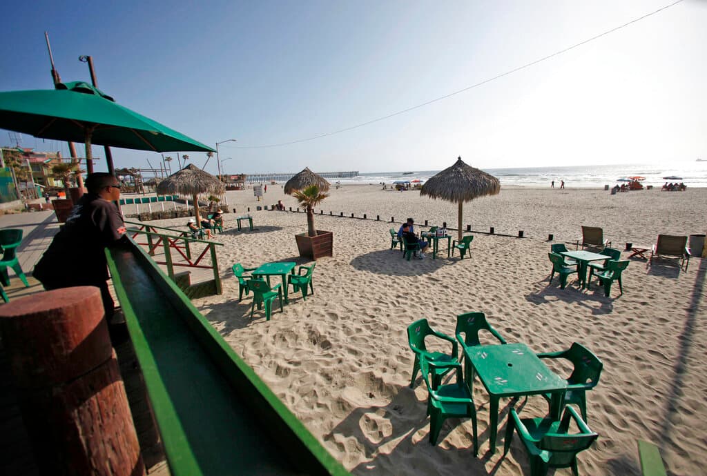 <h3 class="cms-H3-H3"><b>3.- Playa de Rosarito I</b></h3>
<br>
<b>Estado: </b>Baja California
<br>
<b>NMP de enterococos por cada 100 ml:</b> 175
<br>
<br>Los resultados se publican previo a los tres principales periodos vacacionales: Semana Santa, verano e invierno.