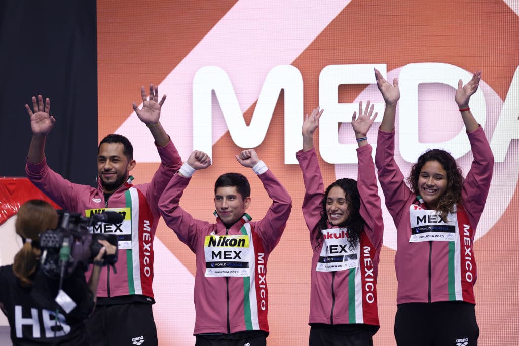 México logra medalla de plata en saltos mixtos por equipos del Mundial de Natación
