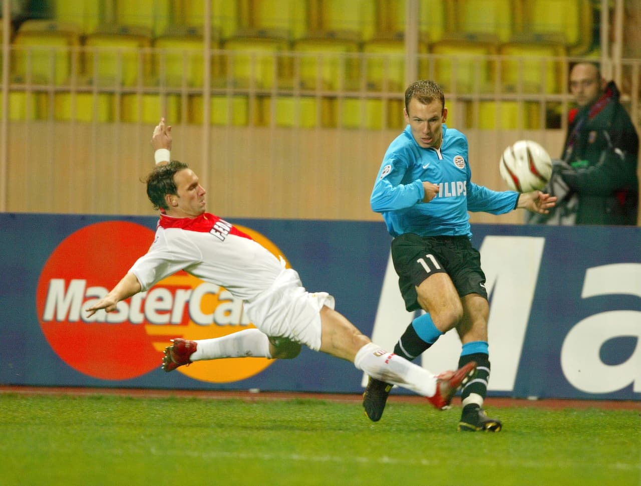 Robben pasó del PSV Eindhoven al Chelsea, donde se dio a conocer a nivel europeo para luego llegar a Real Madrid y posteriormente a su club actual, Bayern Munich.