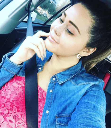 'Gomita' señaló que cuando Cecilia vio la camioneta nueva que su familia tenía, fue cuando comenzó a sospechar que, supuestamente, su hermano menor era el ladrón del anillo de compromiso.
<br>