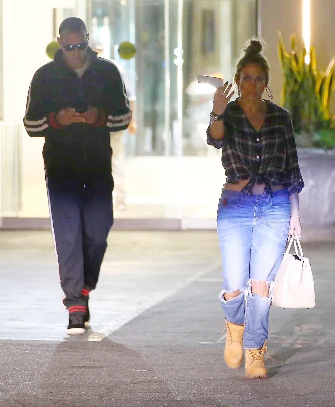 Jennifer López acudió a esta cita médica poco tiempo después de anunciar que tras la masacre ocurrida el domingo en Las Vegas, Nevada, cancelaba los tres shows que ofrecería esta semana.