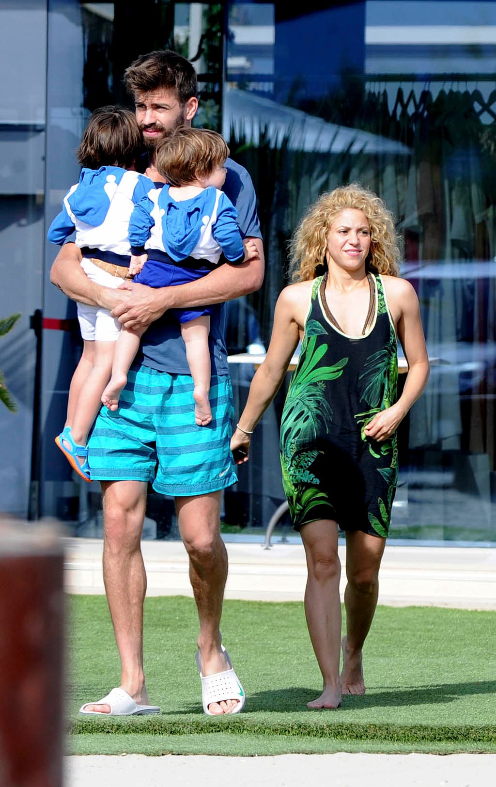 Esta linda familia sí que sabe divertirse, relajarse y mostrarse todo su afecto.