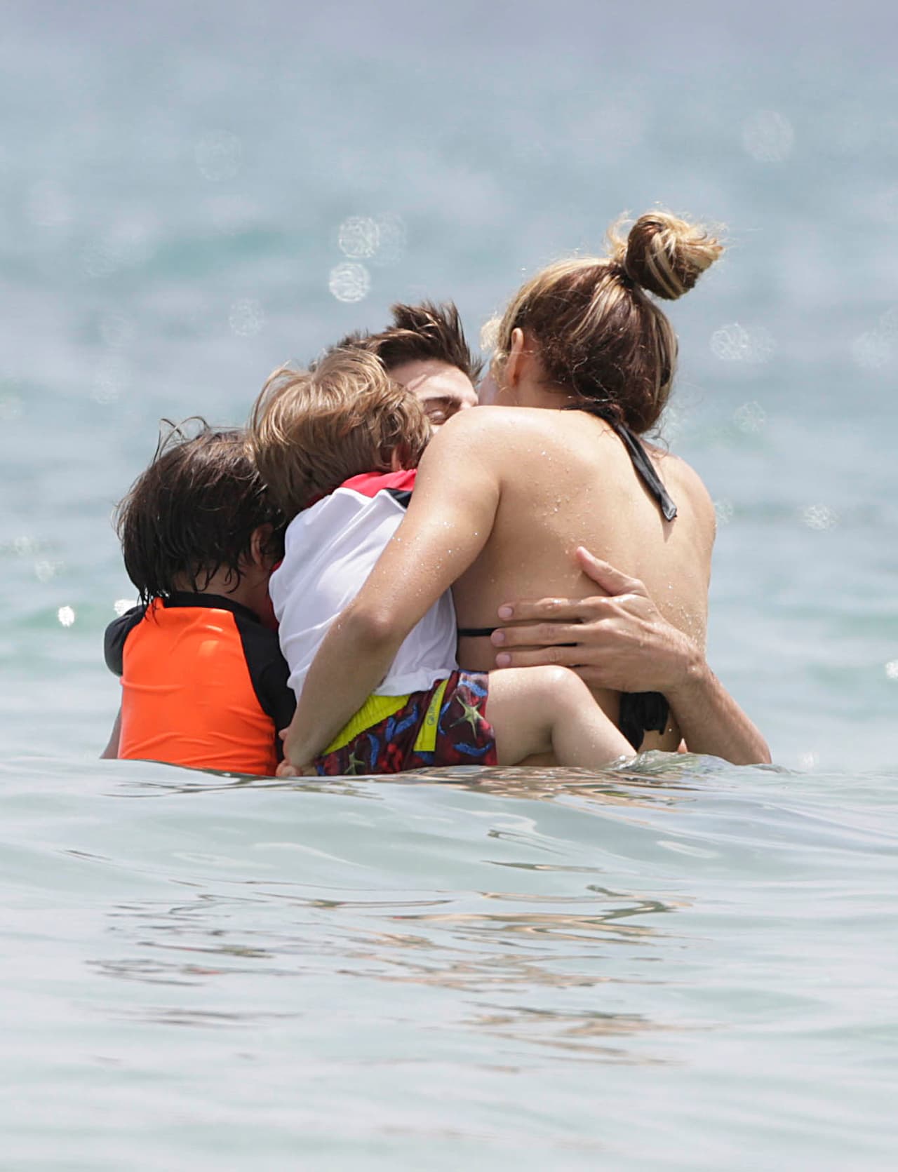 Besos, abrazos y muchas sonrisas, la familia está más unida que nunca.