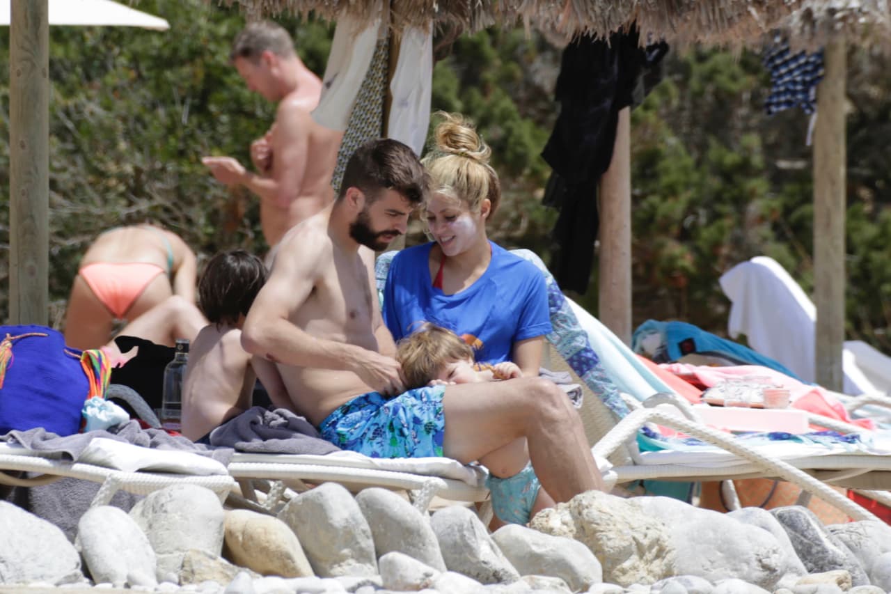 ¿Qué se necesita para estar bella en la playa? 'Shaki' te muestra que usar bloqueador es necesario para protegerte de los rayos solares.