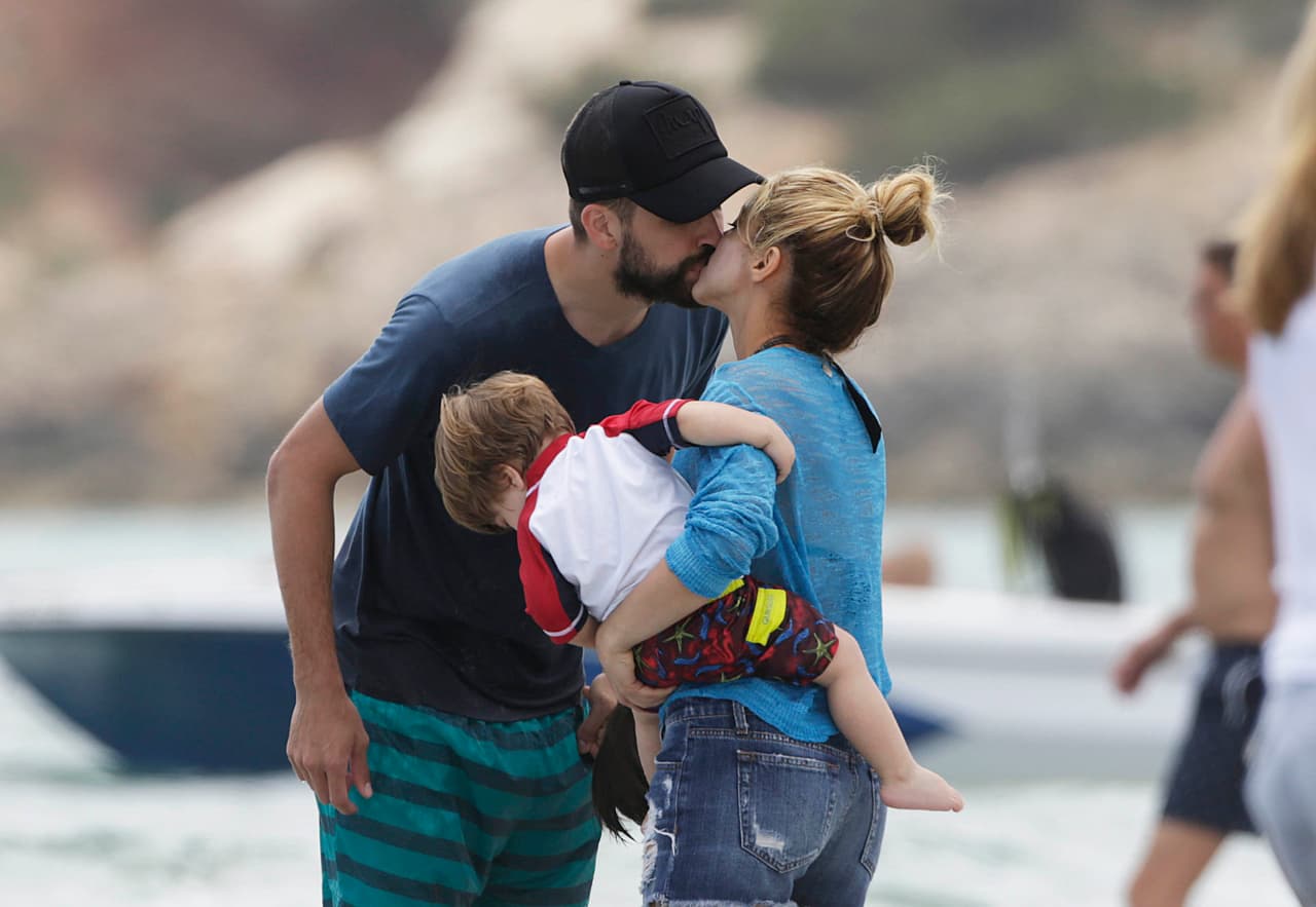 'Shaki', su amado Piqué y sus piqueños Milán y Sasha, estuvieron de paseo unos días por Ibiza.