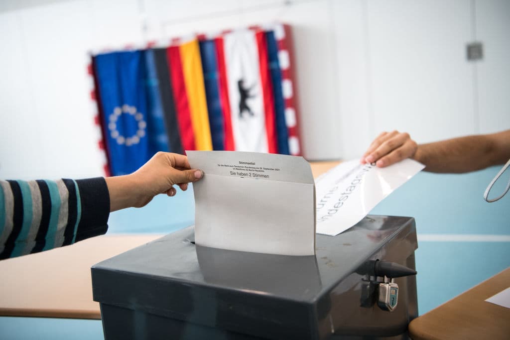 Elecciones en Alemania: conservadores y socialdemócratas quedan prácticamente empatados, según encuestas a pie de urna