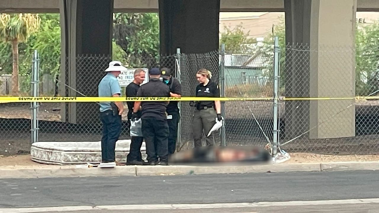 Al llegar al lugar los agentes encontraron el cuerpo de un hombre con evidentes signos de trauma, según autoridades.