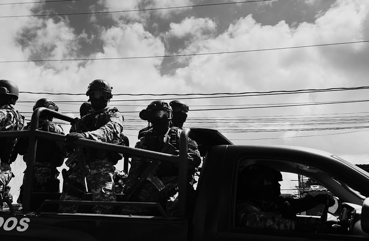 Miembros de la Fuerza de Acciones Especiales (FAES) de la Policía Nacional Bolivariana (PNB) llegando a El Cujicito.