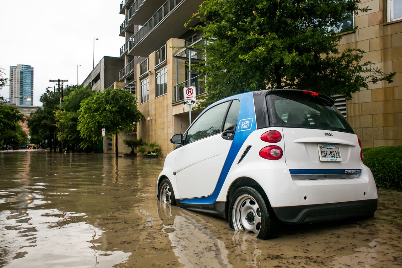 Algunas zonas de la ciudad quedaron bajo el agua luego de intensas lluvias.