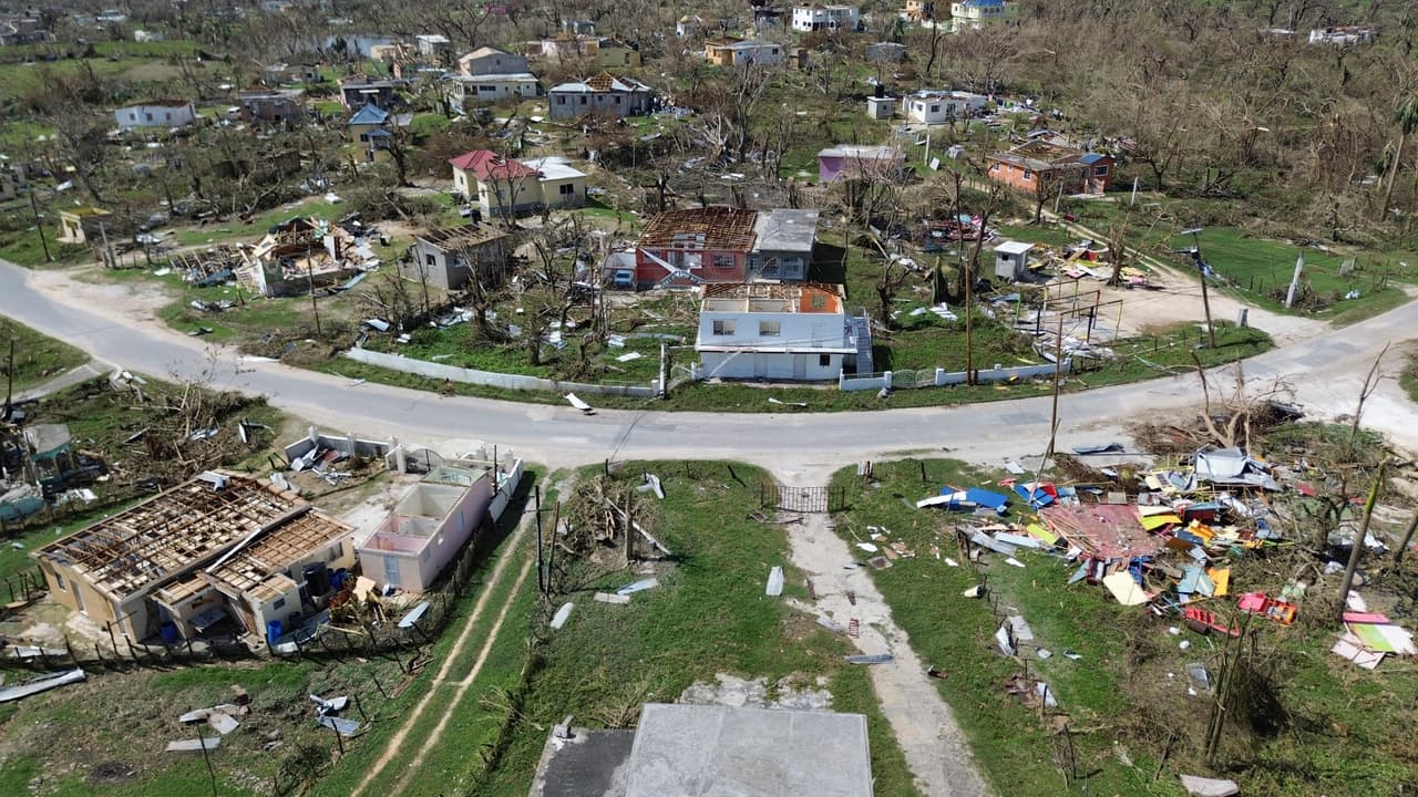 <b>Jamaica</b>
<br>Una vista aérea muestra edificios dañados tras el paso del huracán Melissa en Lewis Town, St. Elizabeth, Jamaica, el 31 de octubre de 2025. Al menos 19 personas fallecieron en Jamaica a causa del huracán Melissa, que devastó la isla al tocar tierra esta semana, según informó un ministro del gobierno a los medios de comunicación a finales del 31 de octubre.