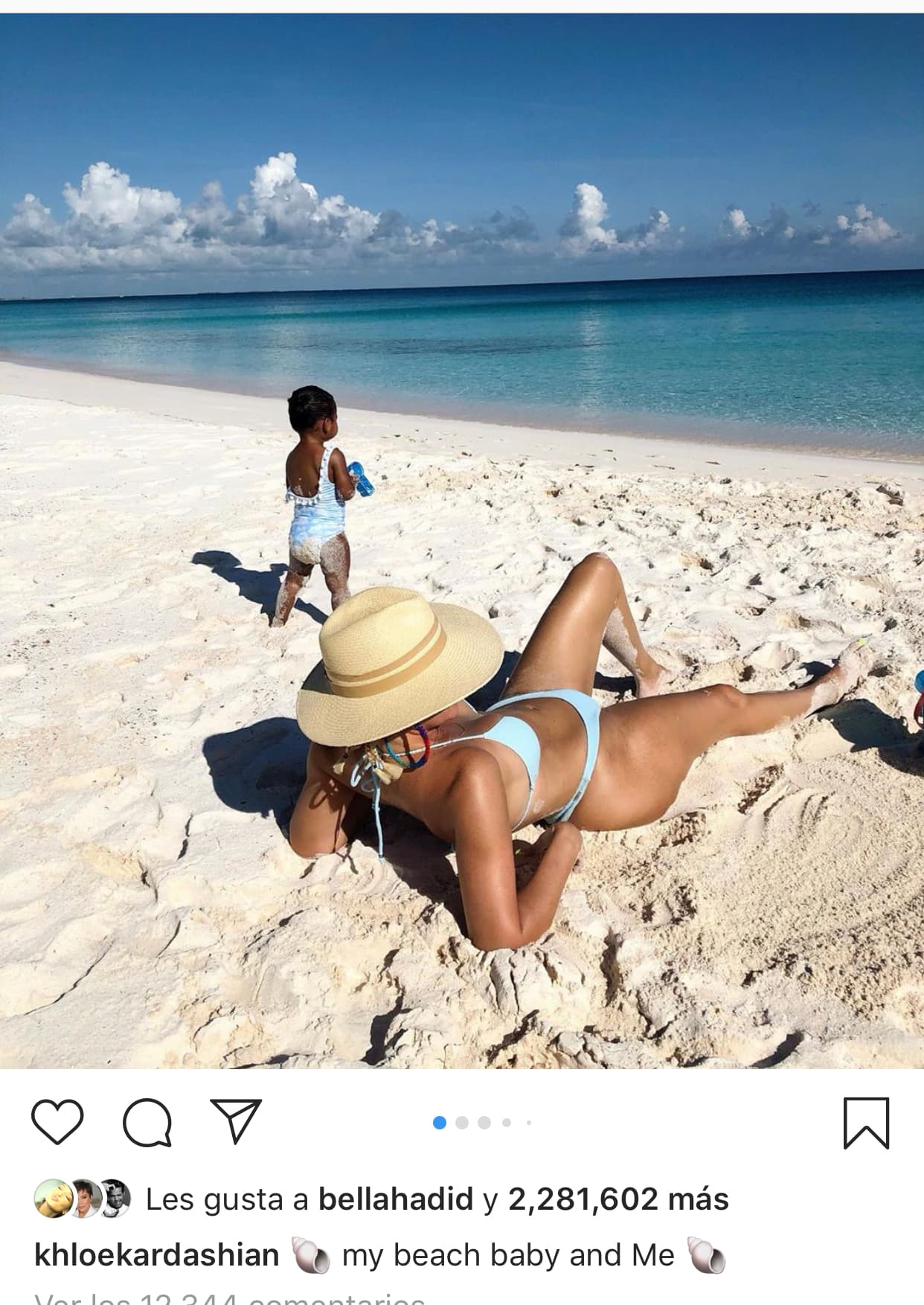 De hecho, Khloé Kardashian y su hija 
<b><a href="https://www.univision.com/entretenimiento/esta-es-la-rosada-y-lujosa-recamara-de-true-thompson-la-bebe-de-kloe-kardashian-fotos" target="_blank">True Thompson</a></b> también estuvieron de vacaciones en Bahamas.