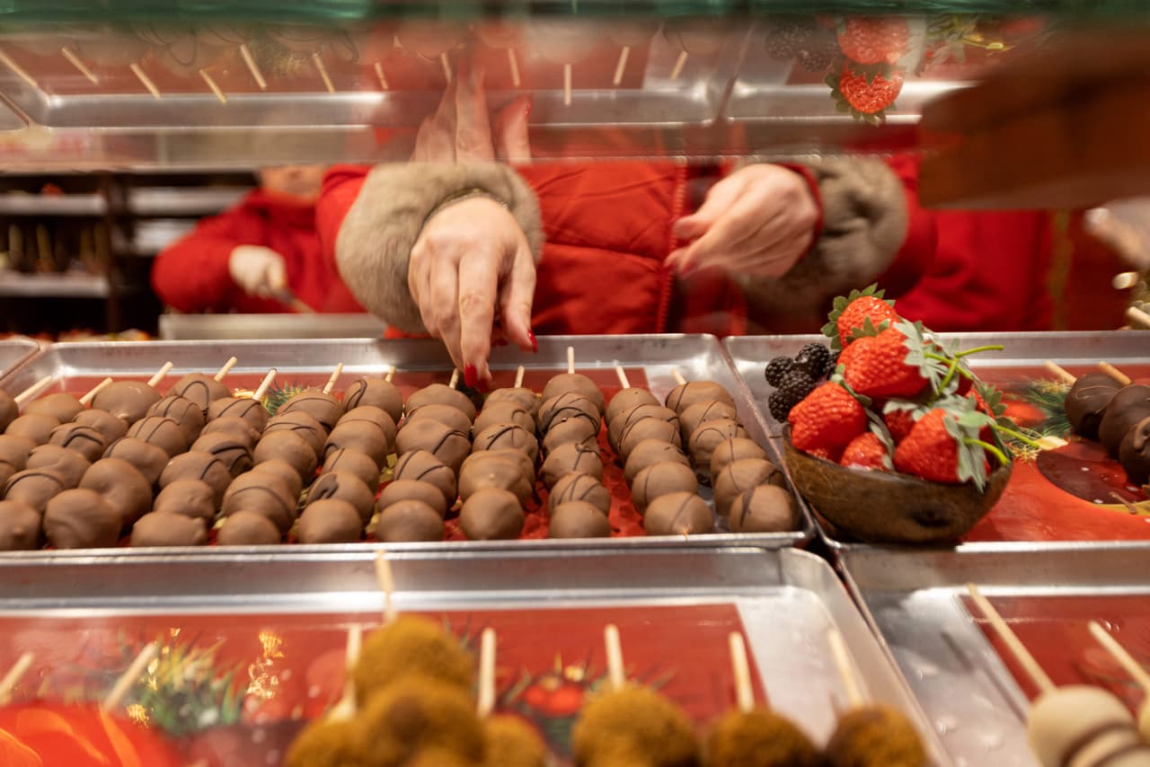 Recomienda 
<b>"aprender a escuchar nuestro cuerpo" para saber cuando hay saciedad.</b>