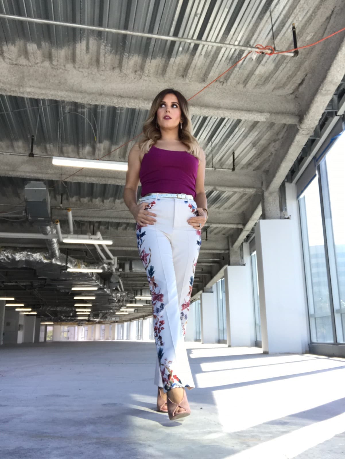 Y si tienen algún diseño, también puedes juntarlos con un top que entone el color principal.