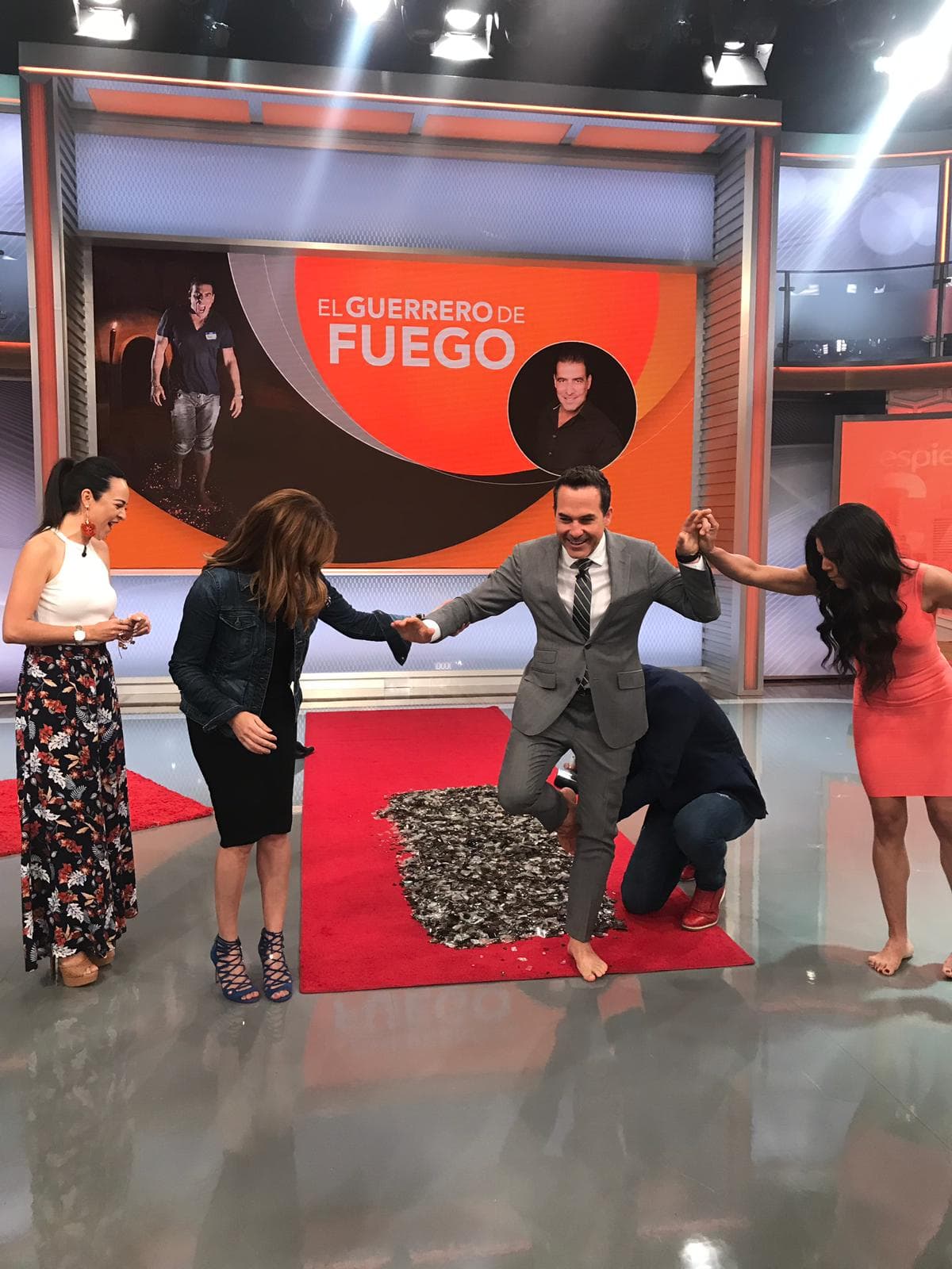 “Es como una montaña rusa, cuando vas a entrar se siente el miedo en el estómago y cuando vas dando los pasos se pierde esa sensación y de repente estás como flotando. Muy bonita experiencia”, contó Carlitos.