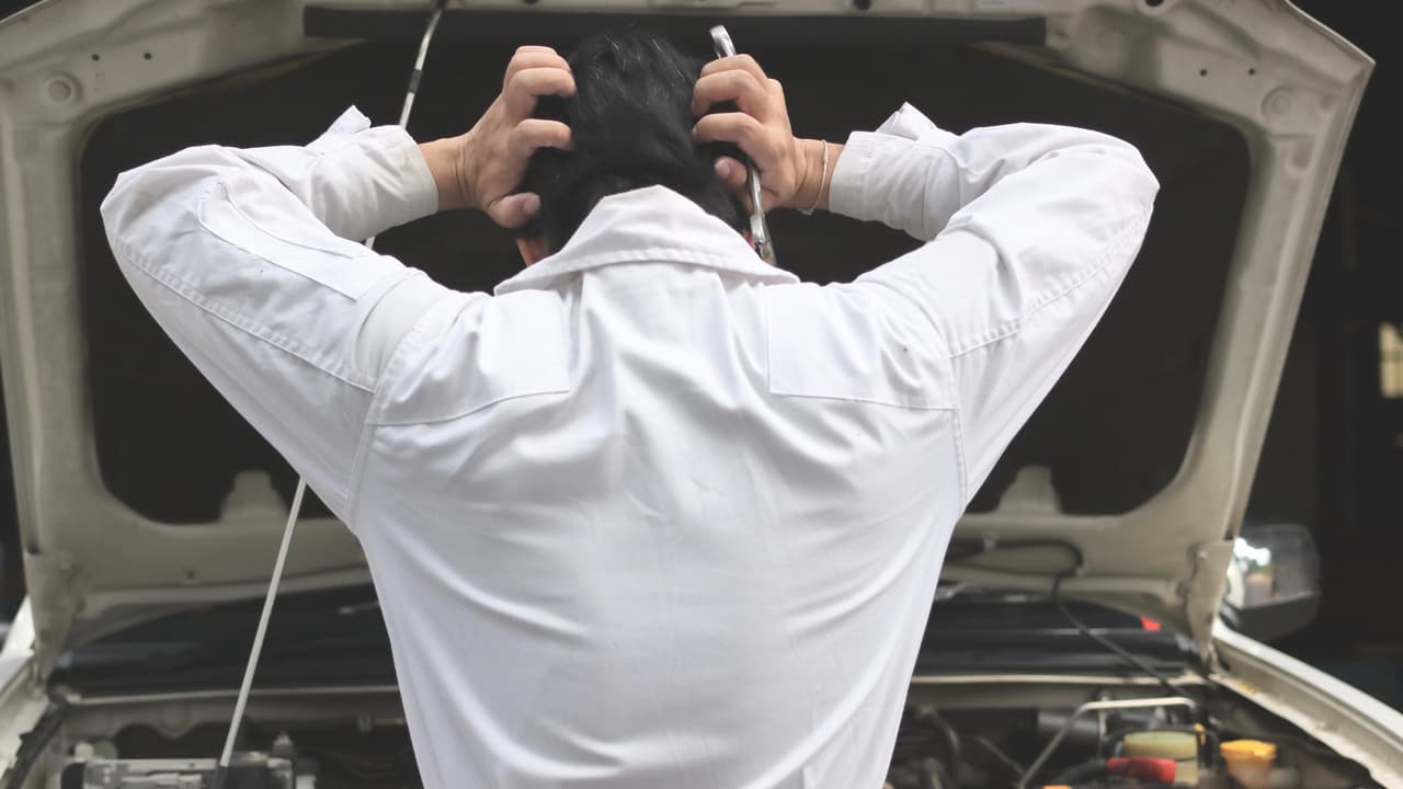 <h3 class="cms-H3-H3">Falla persistente</h3>
<br>
<a href="https://quotewizard.com/" target="_blank">QuoteWIzard</a>, un sitio de agregación para la cotización de pólizas de seguro, explica que el criterio que aplica en todos los estados, es que para hacer reclamos bajo la ley limón tienen que haber ocurrido
<b> múltiples intentos fallidos de reparación </b>del mismo problema.