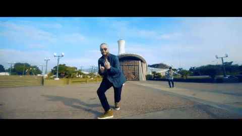 <b>ANDAS EN MI CABEZA - CHINO Y NACHO CON DADDY YANKEE</b>
<br>El dueto presumió sus mejores pasos de baile entrelazados con la historia de varios romances.